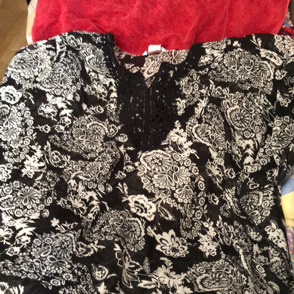 Shear black and white top. Size 2x.